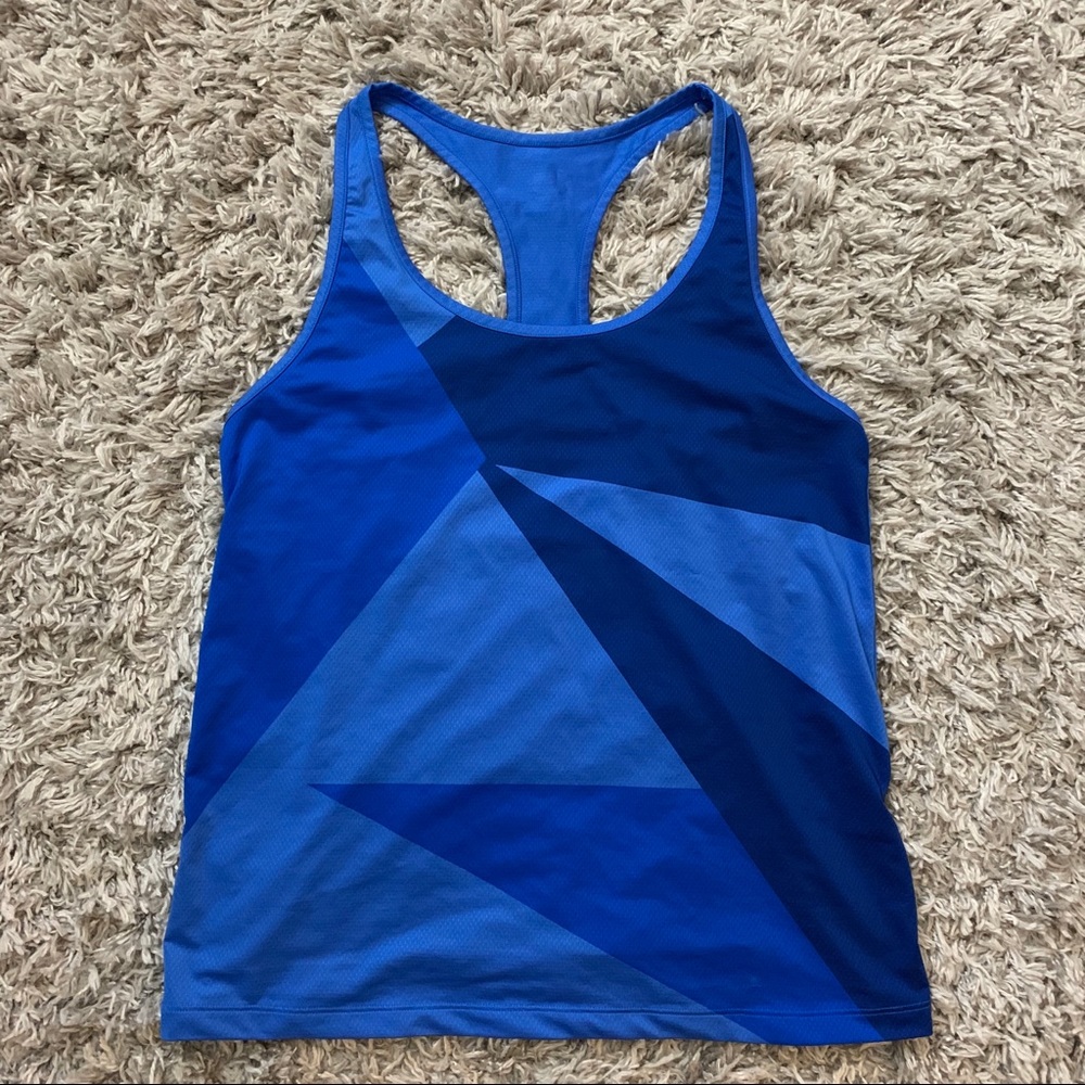 Under Armour top